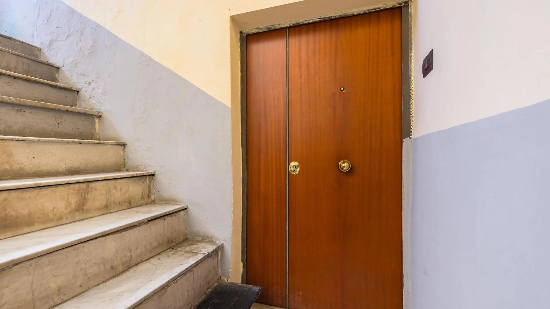 Murales Street On Spanish Quarter Naples Apartment