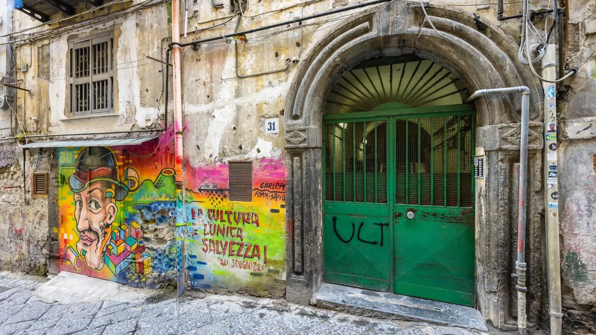 Apartment Murales Street On Spanish Quarter Naples